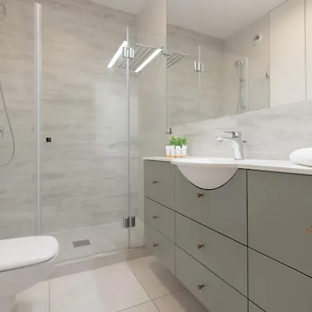 2 Bedroom Beautiful Surroundings Miedzyborska Street By Renters * Varšava