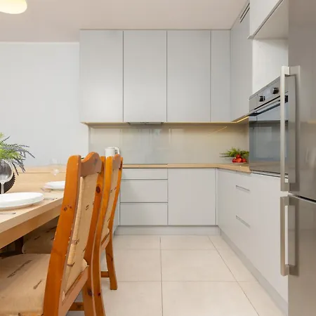 2 Bedroom Beautiful Surroundings Miedzyborska Street By Renters Apartmán *