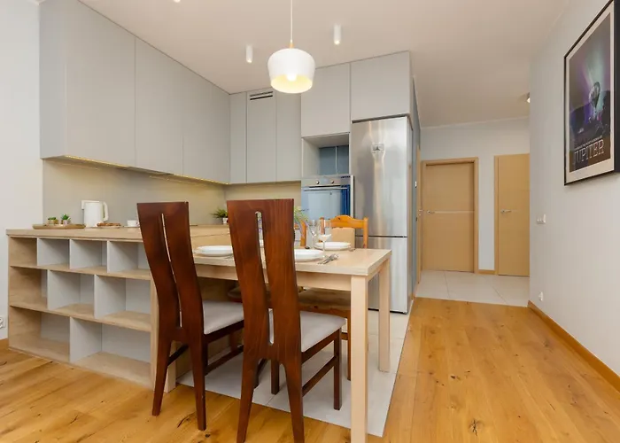 2 Bedroom Beautiful Surroundings Miedzyborska Street By Renters Варшава