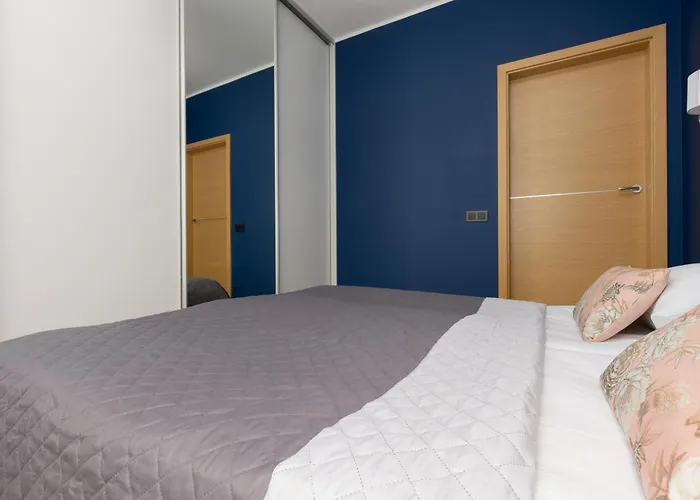 2 Bedroom Beautiful Surroundings Miedzyborska Street By Renters Варшава