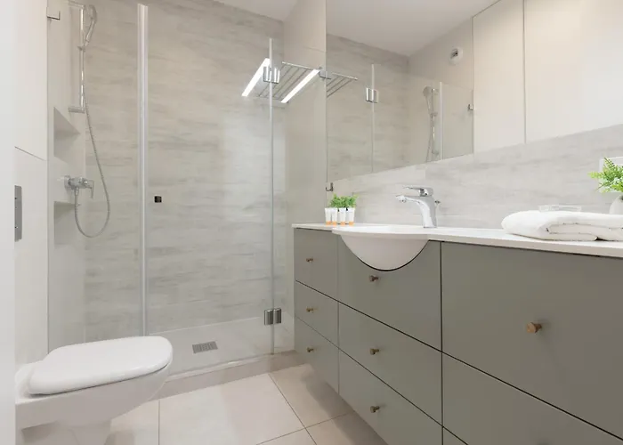 2 Bedroom Beautiful Surroundings Miedzyborska Street By Renters * Варшава