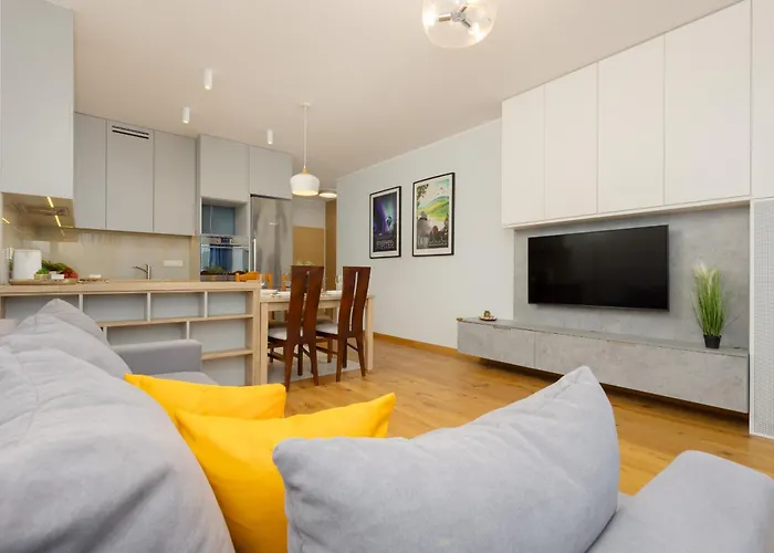 2 Bedroom Beautiful Surroundings Miedzyborska Street By Renters Варшава