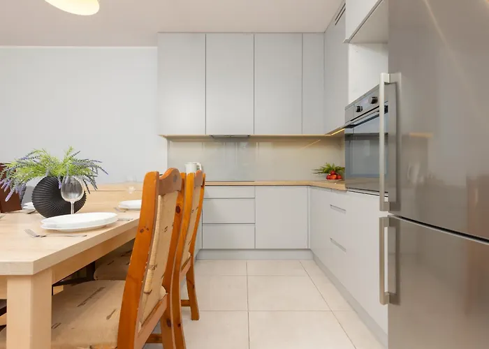 2 Bedroom Beautiful Surroundings Miedzyborska Street By Renters Апартаменты *