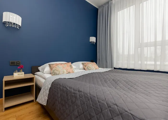 2 Bedroom Beautiful Surroundings Miedzyborska Street By Renters Апартаменты Варшава